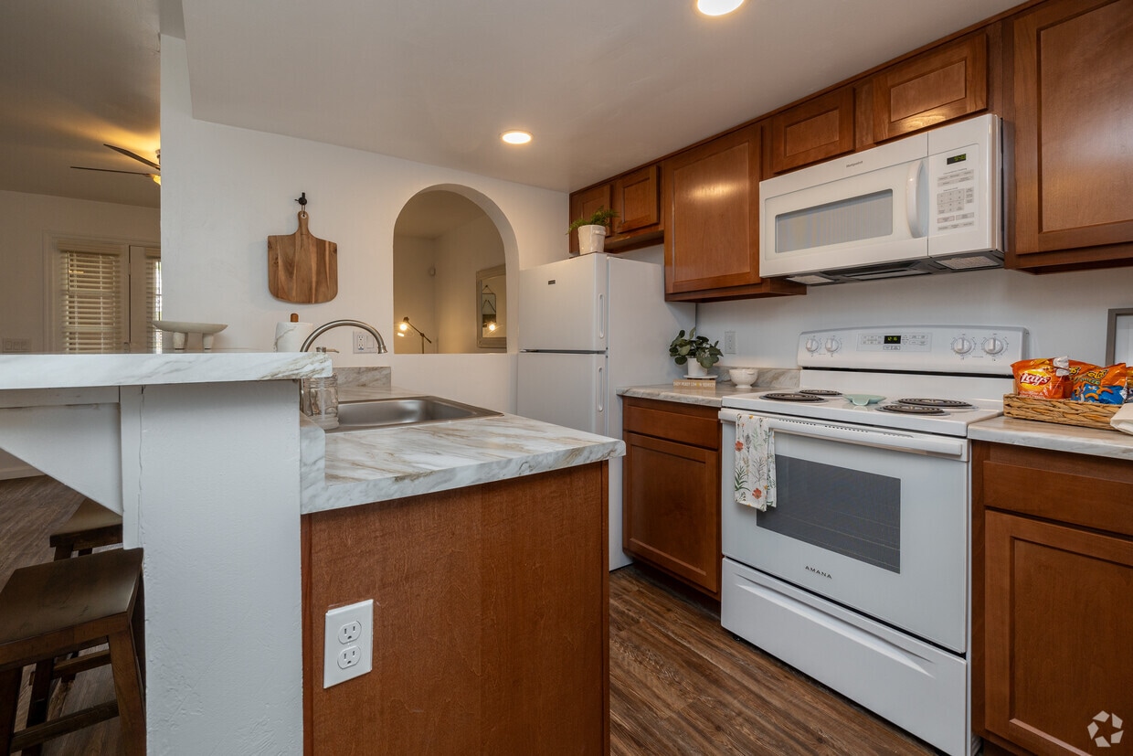 Lantana Apartments - Lantana Apartments