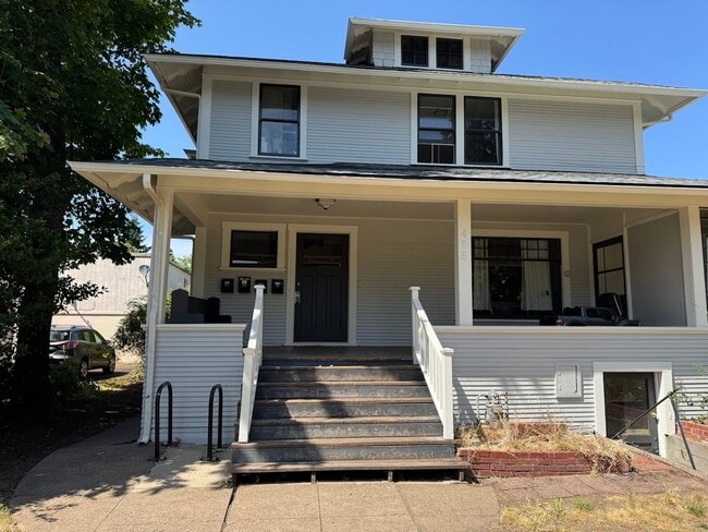 Photo - 4 Bedroom Ground Floor Apartment in Westside Neighborhood Unit 455 W 12th Ave. #101