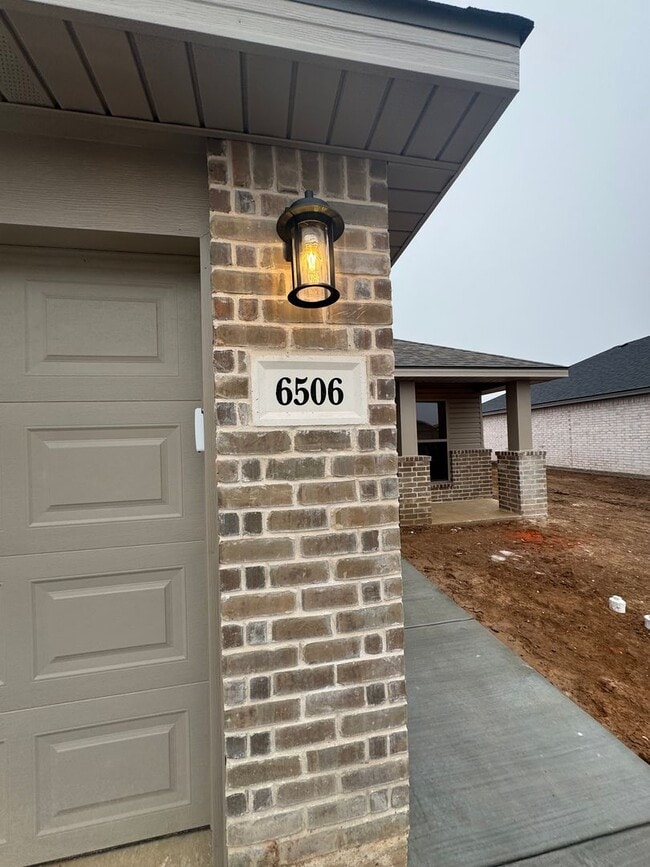 Photo - Large Lot located in the Meadows Brand Newer Construction 3/2/2 2024