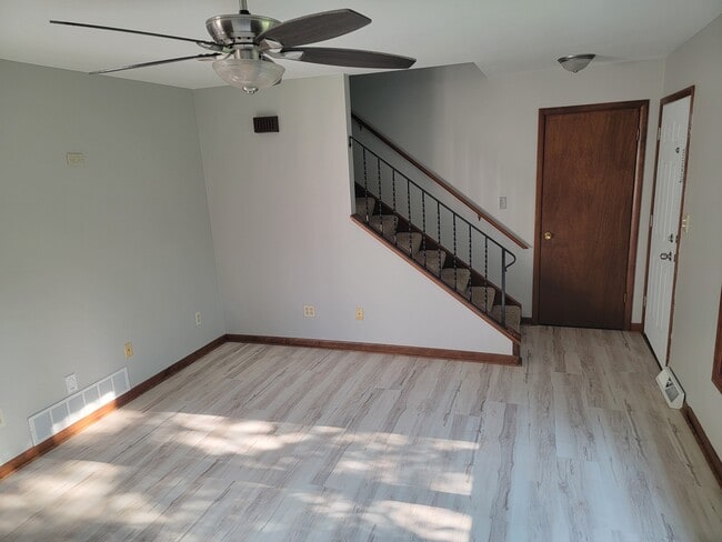 Photo - 224 E Woodlawn Rd