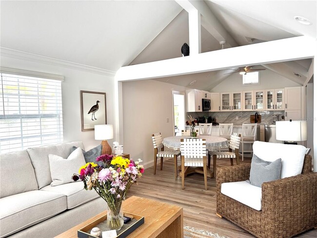 Photo - 701 Broadway St