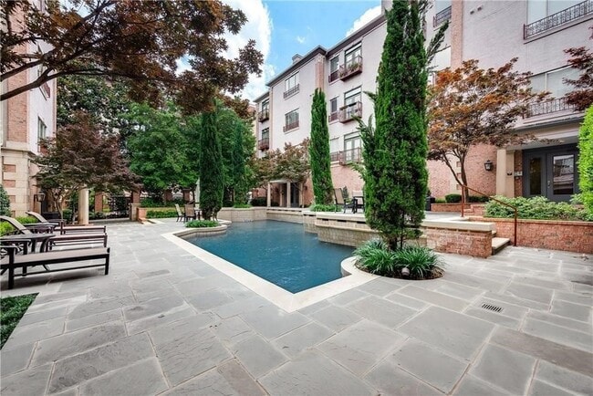 Building Photo - 2885 Woodside St Unit 303