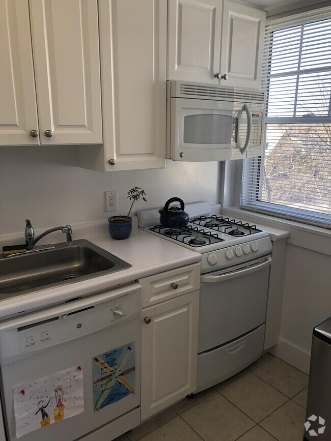 Building Photo - 1 Langdon Sq Unit 4 Rental