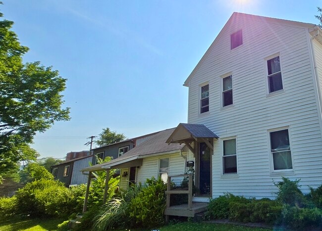 Building Photo - 122 Logan Ave Unit 122A Rental