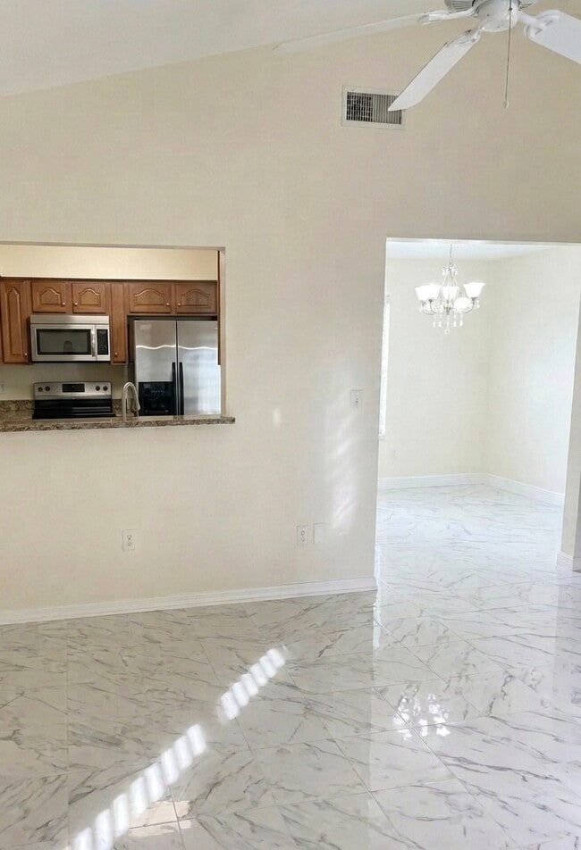 Photo - 355 Springdale Dr