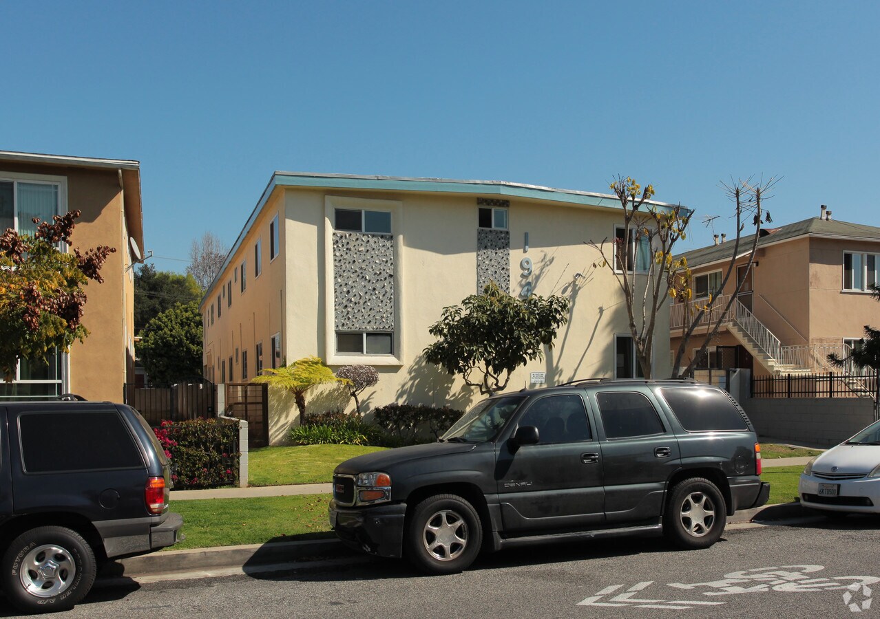 Photo - 1943 17th St Apartments