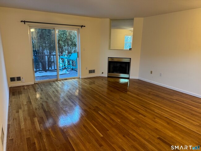 Photo - 53 Seaside Ave Unidad APT 14