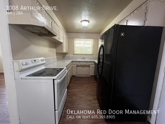 1008 Arthur Dr