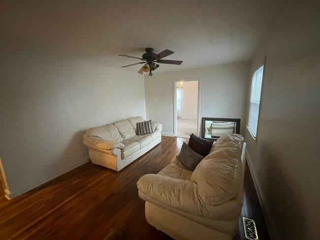 Photo - 2727 Stratford Dr