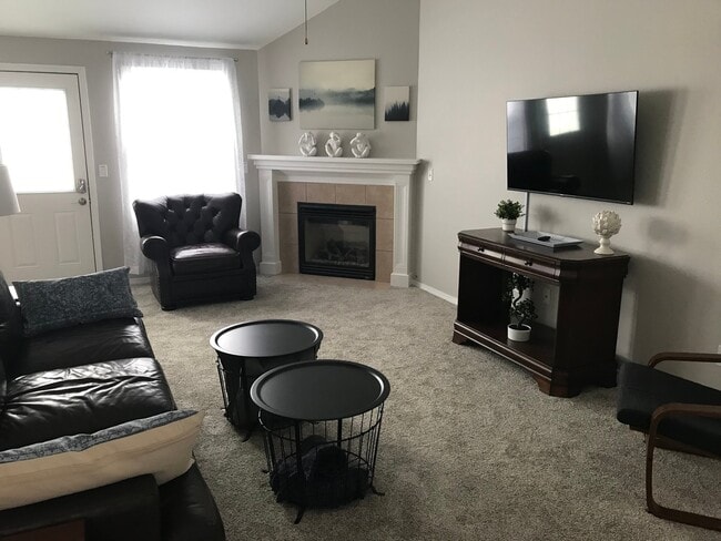 Photo - 725 W Juan Tabo Ln