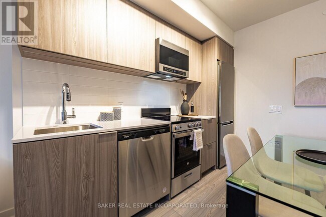 Photo - 223 Redpath Ave Unité 2907