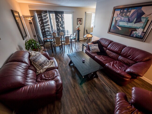 Photo - 5205 110 St NW