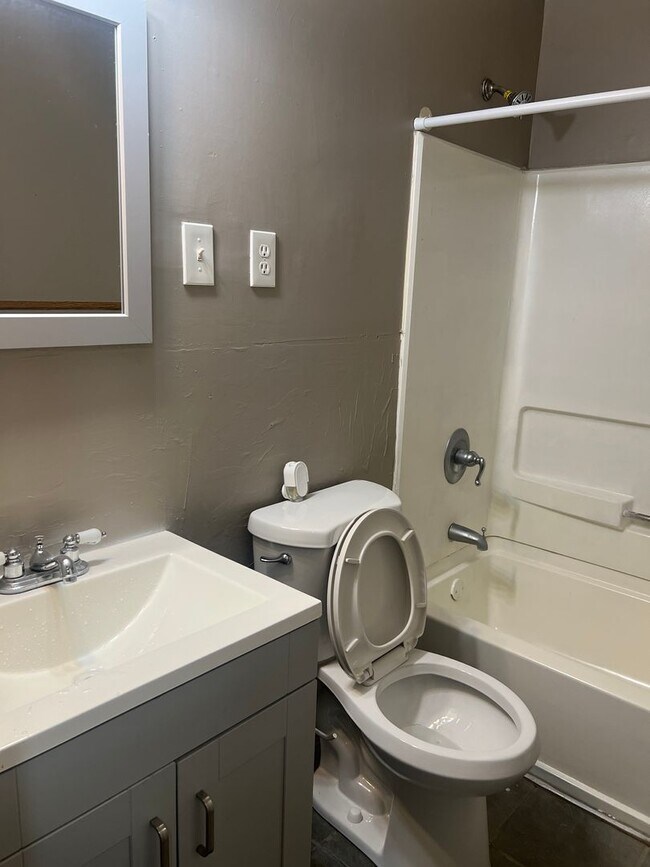 1505 N Tuxedo St Unit 1505 N Tuxedo St