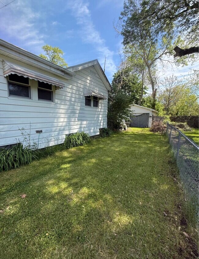 Photo - 1522 Cronk Ave