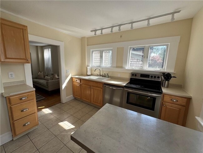 Building Photo - 49 Connection St