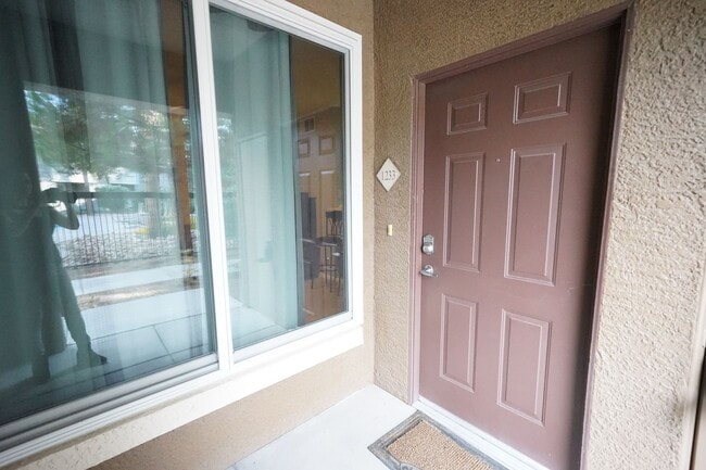 Building Photo - SHOWINGS AVAILABLE NOW Unit 1233