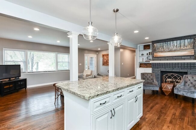 Photo - 2480 Cascade Rd SW