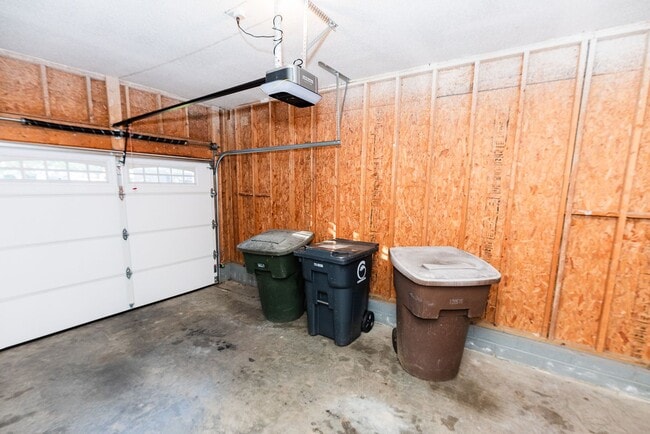 Photo - Charming 3Bed/2Bath house with 1 car garag...