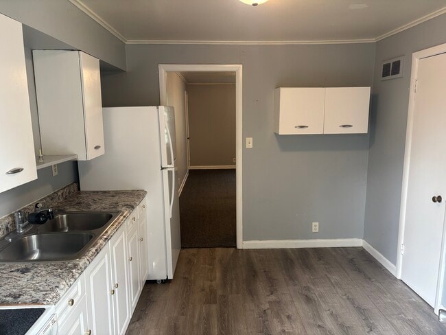Building Photo - 705 N Ohio St Unit #4 Rental