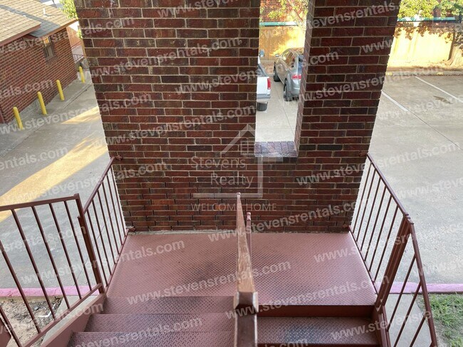 Photo - 1912 SW D Ave