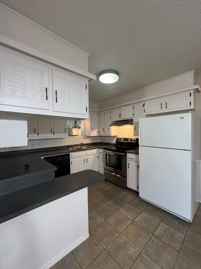 Photo - Spacious 2/1.5 Duplex on a Quiet Cul-de-sac Apartment Unit B