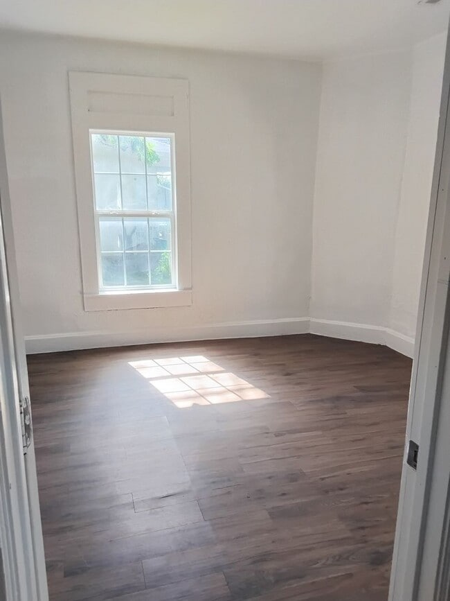 Photo - 946 W Poplar St