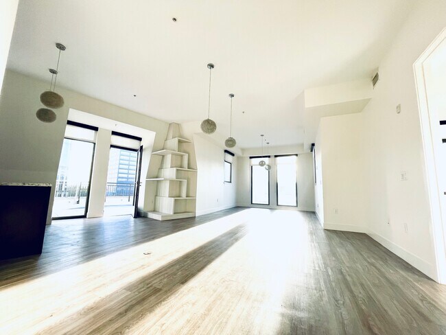 Photo - 1122 Gayley Ave