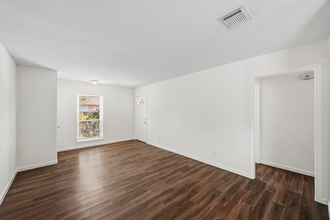 Photo - 7303 Housman Unidad B