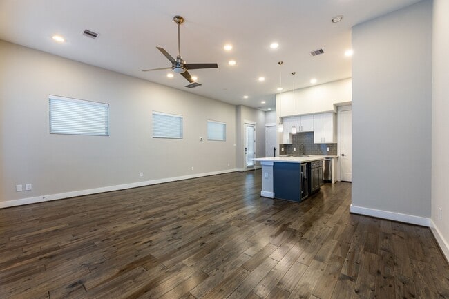 Photo - 806 Thornton Rd