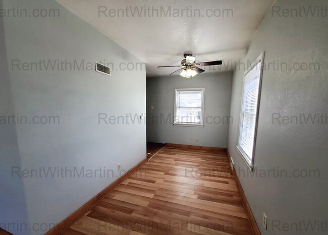 Photo - 1112-1114 Byron Ave Unidad 1112