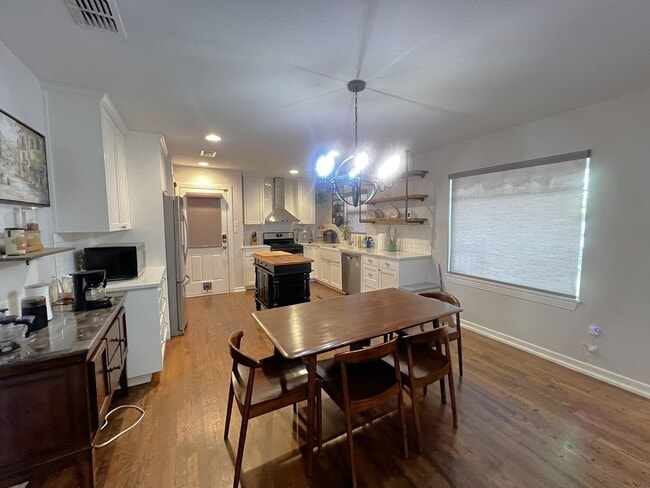Photo - Furnished 2/2 Home in Crestview 3-12 month lease terms available