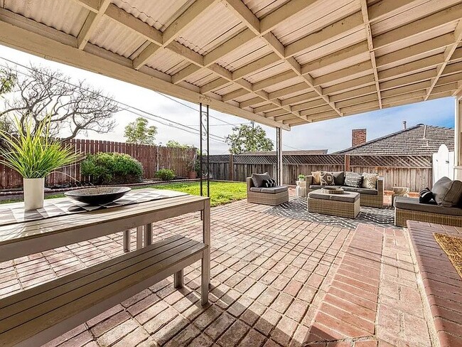 Photo - 10746 Cranks Rd