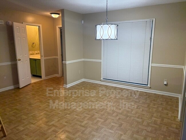 Photo - 6894 Hedgewood Ln