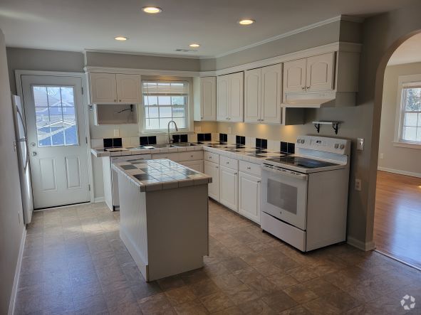 Gourmet Kitchen renovated - 209 Collingwood Rental