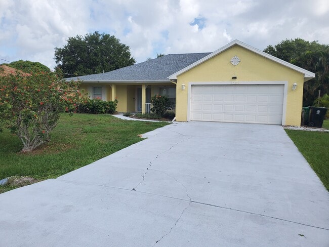 Photo - 2509 SE Lyman Cir House