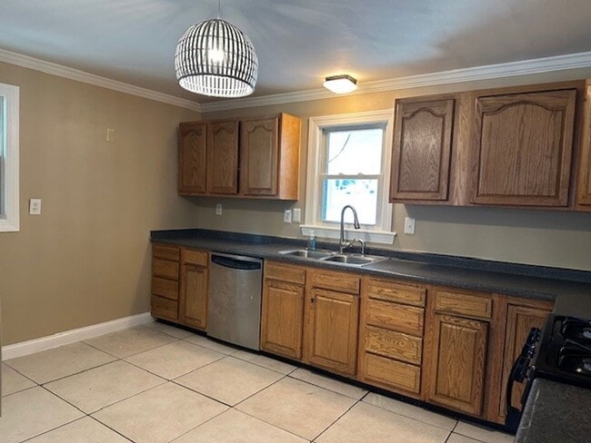 Photo - 5000 Locust Ln