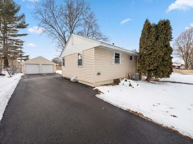 Photo - 973 Bidwell St