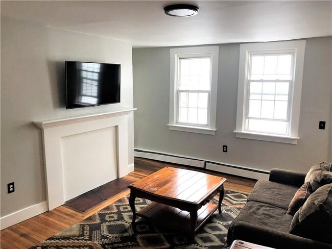 Photo - 283 Spring St