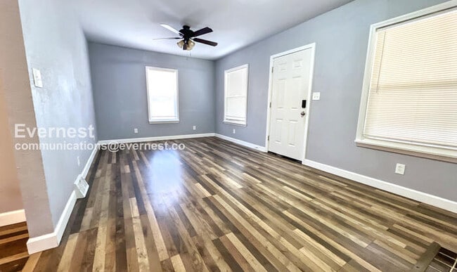 Photo - 1402 E 65th St