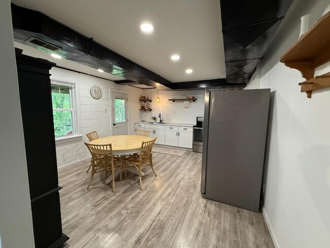 Photo - 633 Sandusky Dr