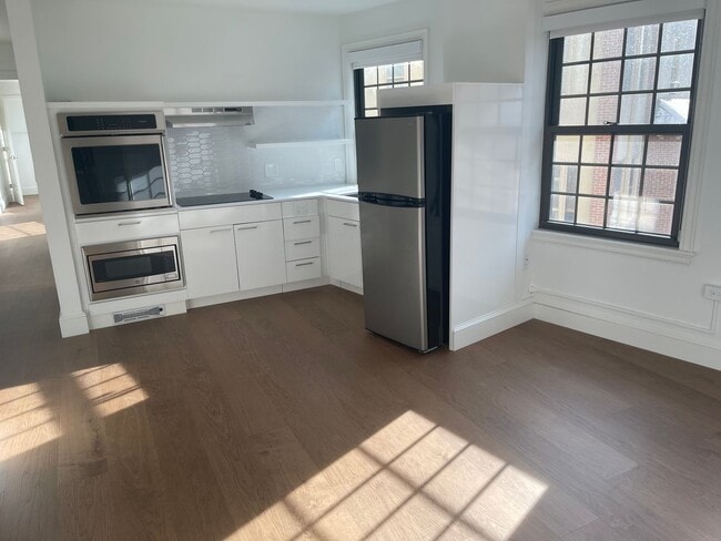 Building Photo - Harvard Sq Super Sunny ALL NEW 2 Bed Central AC 1 Free Month Students ok NOW OR March