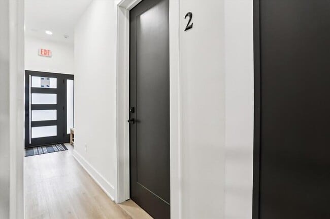 Photo - 517 Montana Ave NE