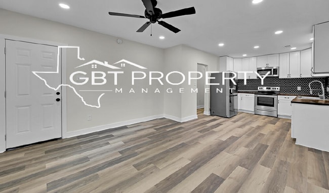Photo - Spacious 4 Bed, 2 Bath Home for Rent – Reu...
