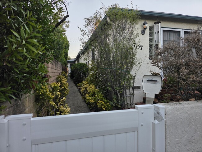 Building Photo - 707 Copeland Ct Unit 2