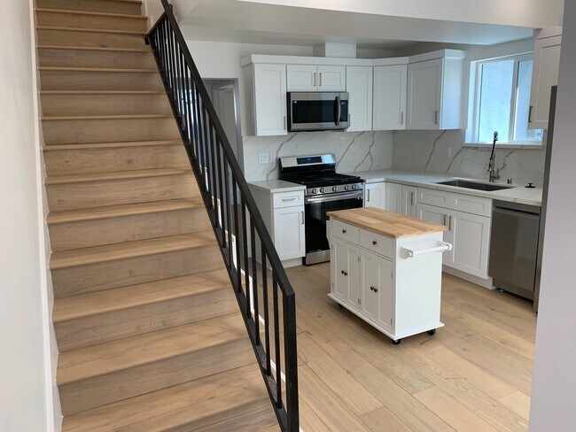 Photo - 1346 S Mansfield Ave Unit 1348.5