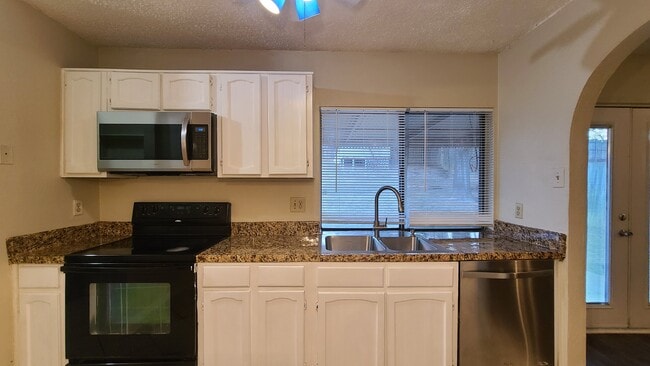 Photo - 1632 Nueces Dr