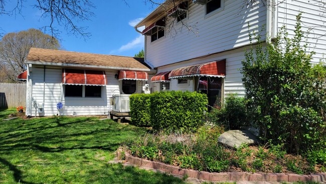 Photo - 801 Lemaster Ave