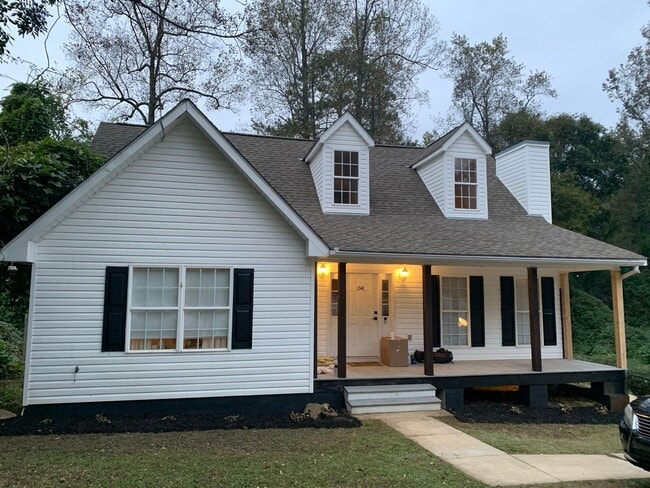 Single Family Home Close to AHS! - Single Family Home Close to AHS!