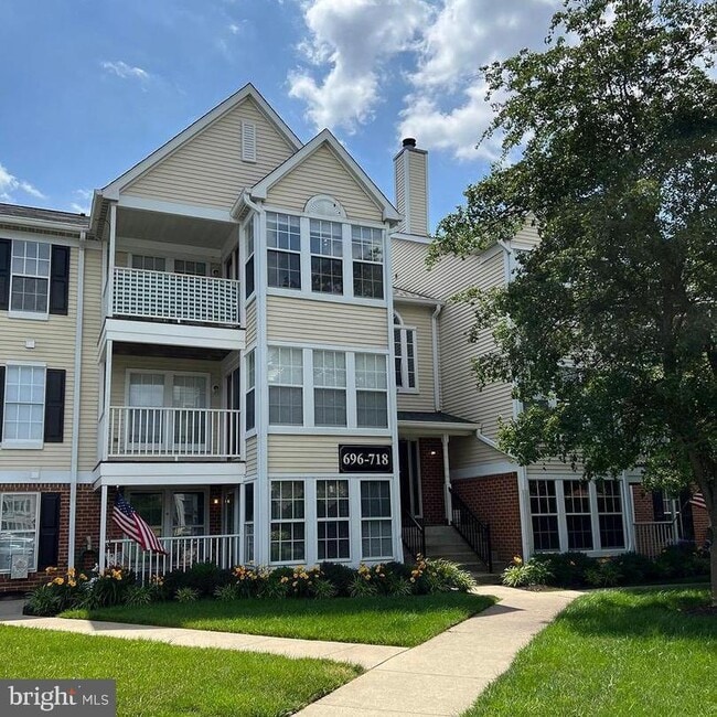 Building Photo - 716 Jupiter Hills Ct Unit 2-2L Rental