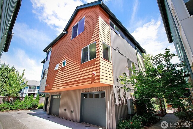 Building Photo - 480 N 130th St Rental